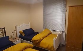 Entire 2 Bedroom Home/Flat In London, Central Line